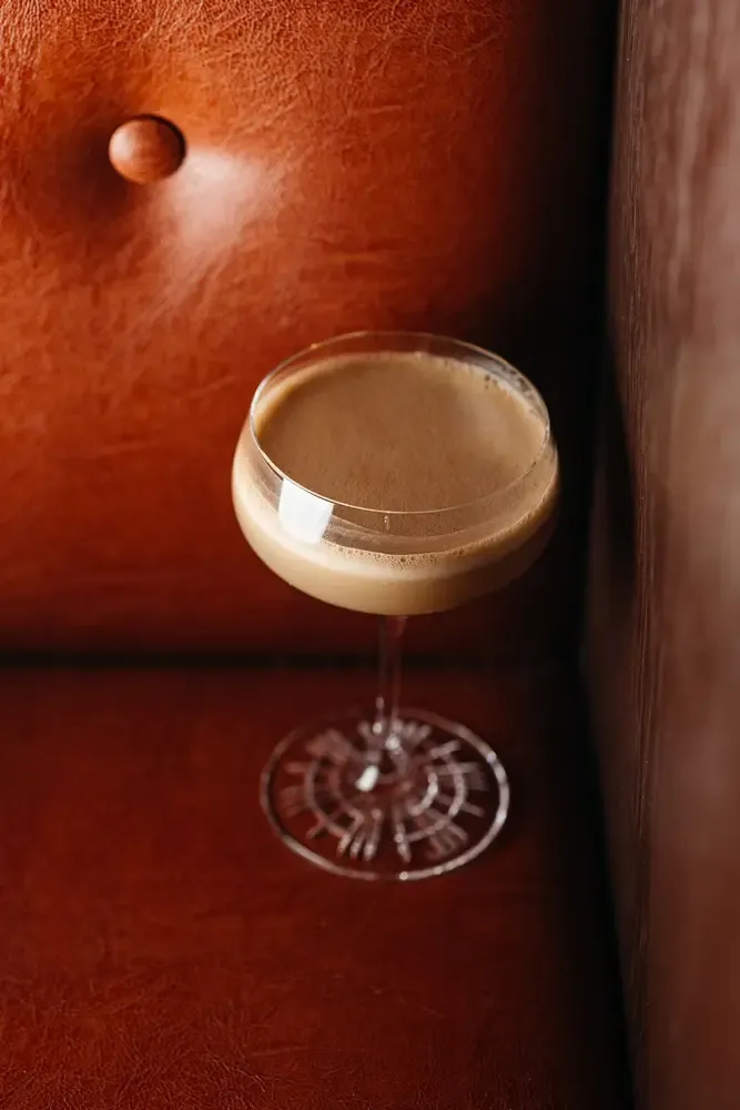 Abendstimmung und Cocktails in der 100 GRAMM Bar in Berlin-Mitte (7)