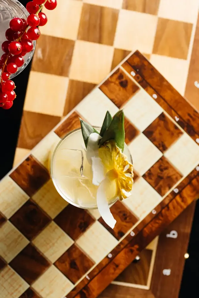 Abendstimmung und Cocktails in der 100 GRAMM Bar in Berlin-Mitte (13)