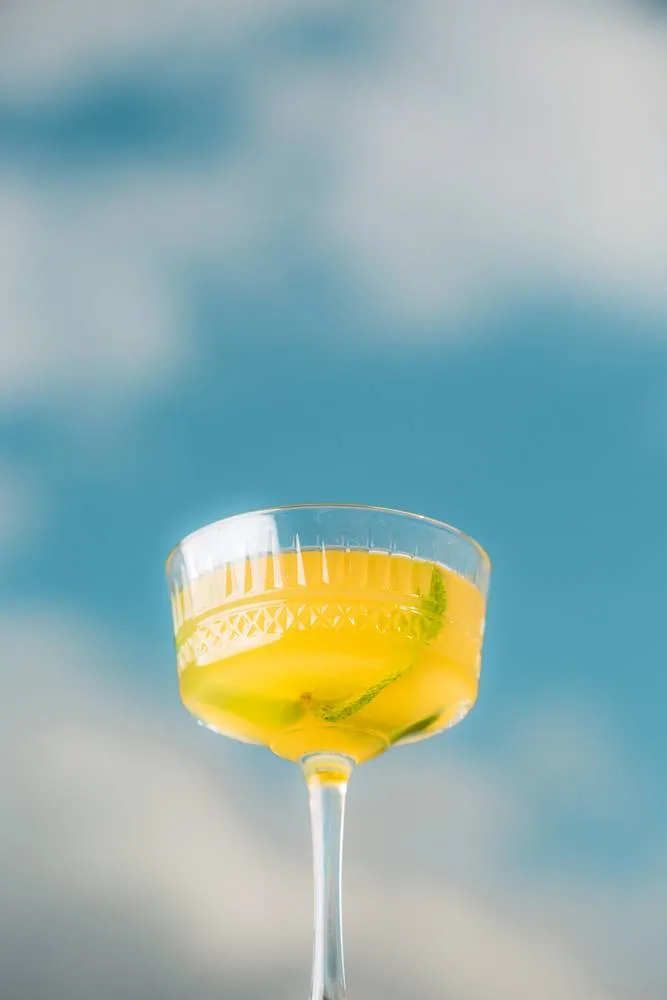 Sommerliche Barstimmung im Juli 2023 in der 100 GRAMM Bar (10)
